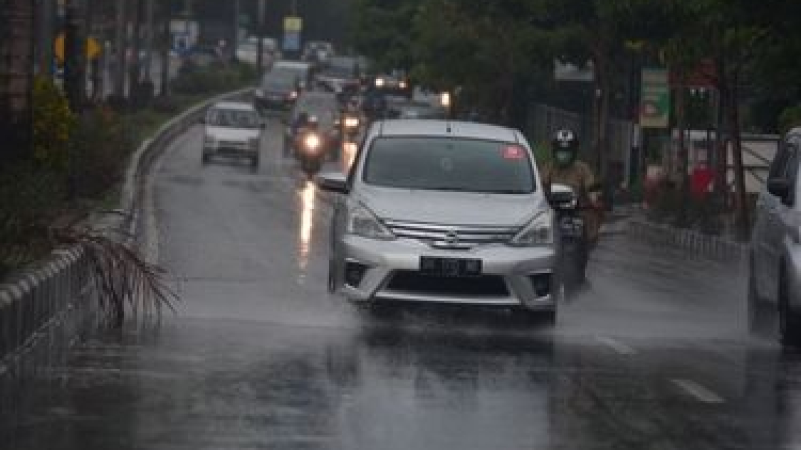 Pengemudi Harus Extra Waspada Hujan Deras Dan Angin Kencang/gobigalcanessa.com